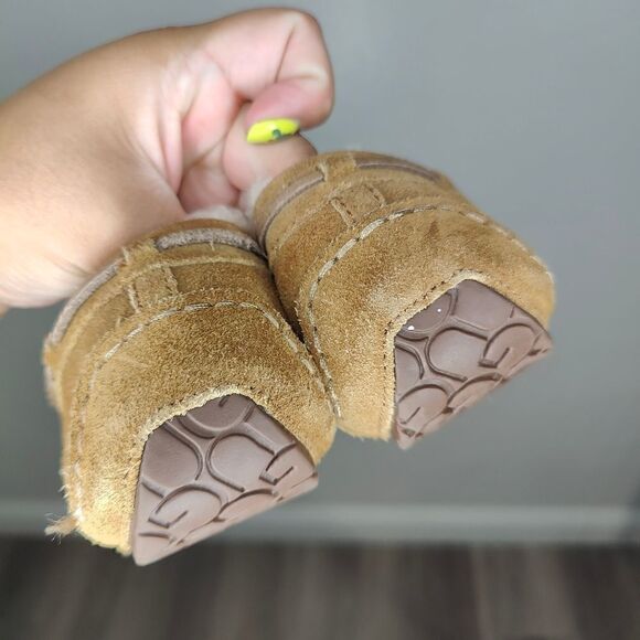 Ugg Dakota Chestnut Suede Sheepskin Slippers Moccasins - Picture 8 of 12